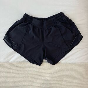 LULU Hotty Hot Low Waist 4” - Black shorts - size 6